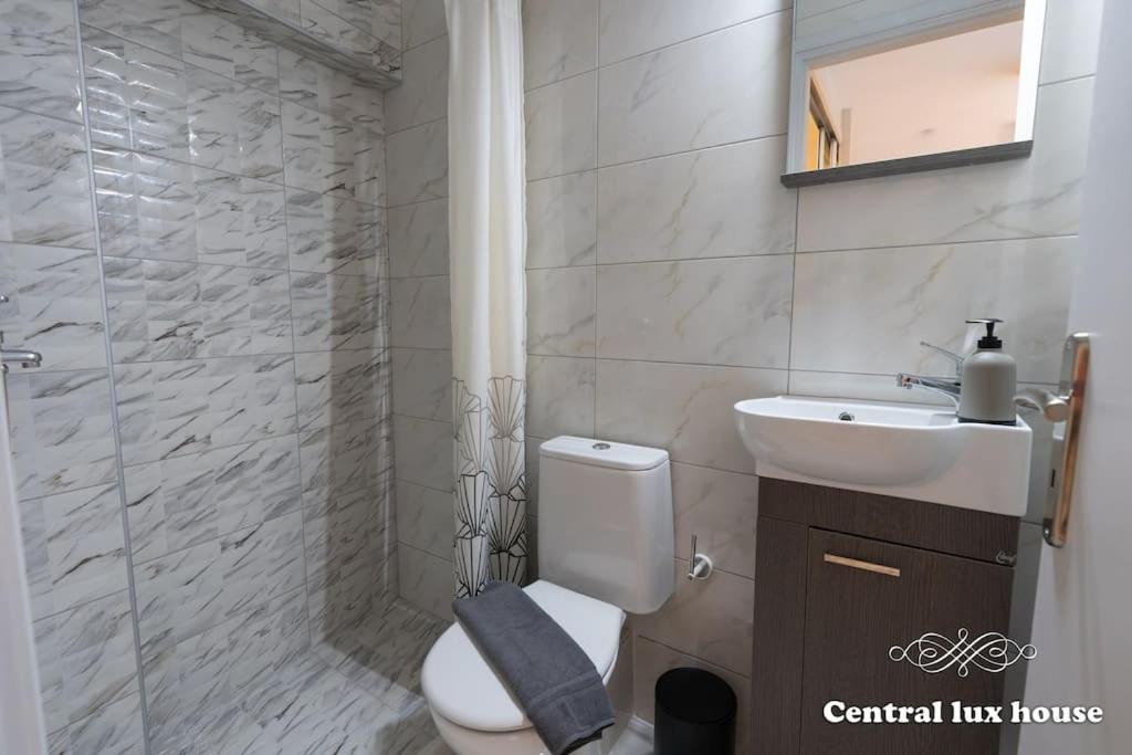 Central Lux House 卡拉马塔 外观 照片